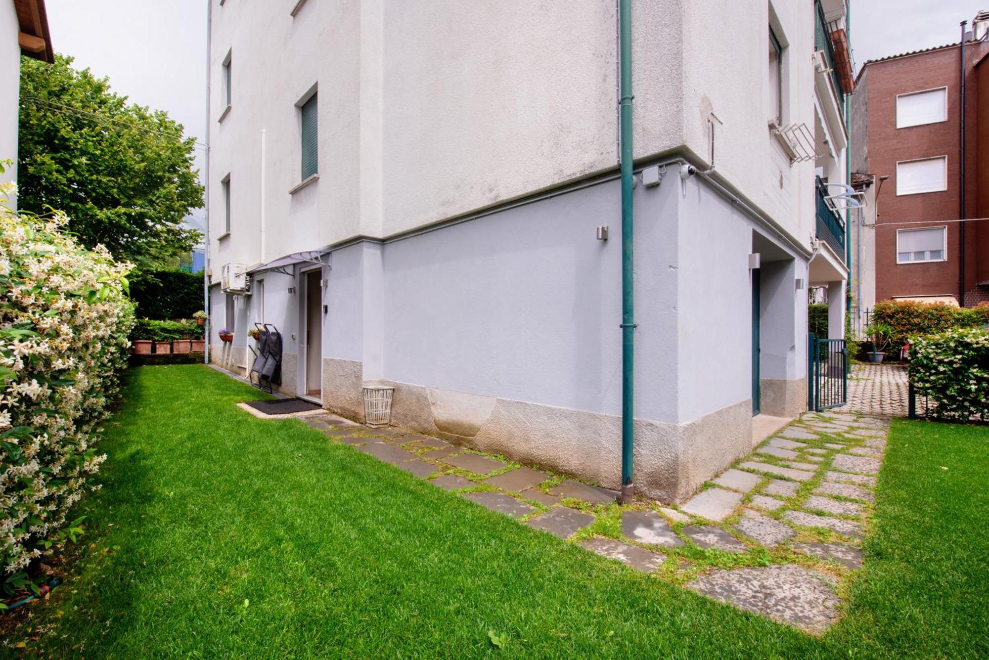 Aloha Lake Apartments Mandello del Lario Bagian luar foto